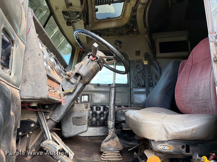 image for item ED5127 2000 Kenworth W900L semi truck