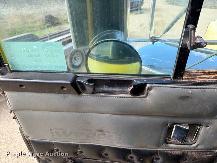 image for item ED5127 2000 Kenworth W900L semi truck