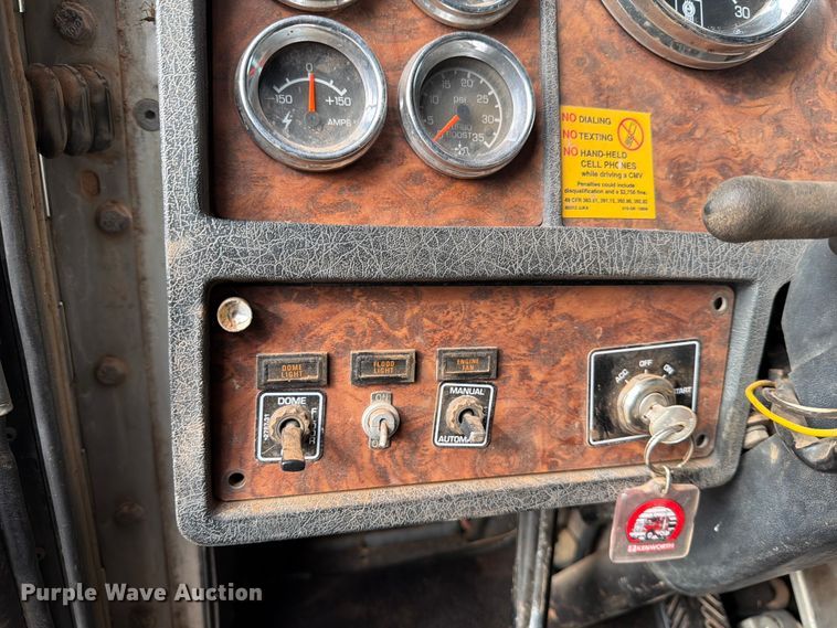 image for item ED5127 2000 Kenworth W900L semi truck