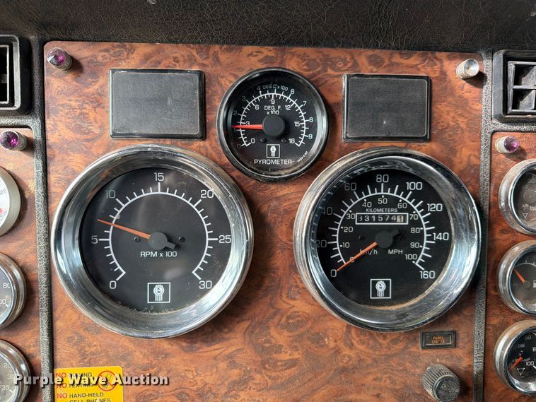 image for item ED5127 2000 Kenworth W900L semi truck