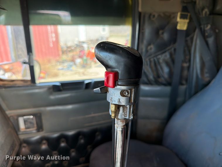 image for item ED5127 2000 Kenworth W900L semi truck