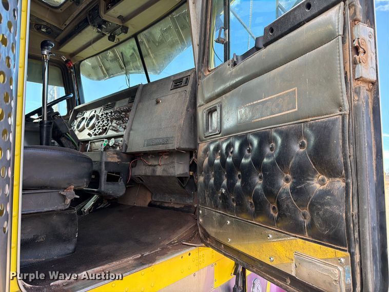 image for item ED5127 2000 Kenworth W900L semi truck