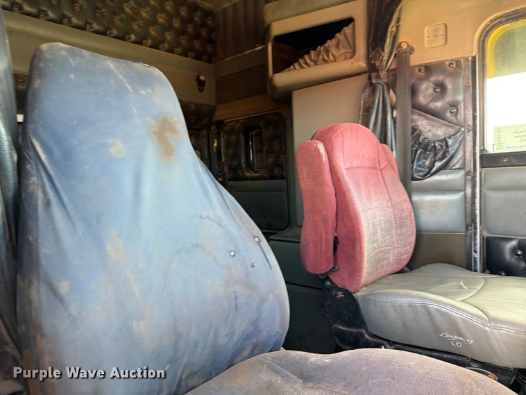 image for item ED5127 2000 Kenworth W900L semi truck