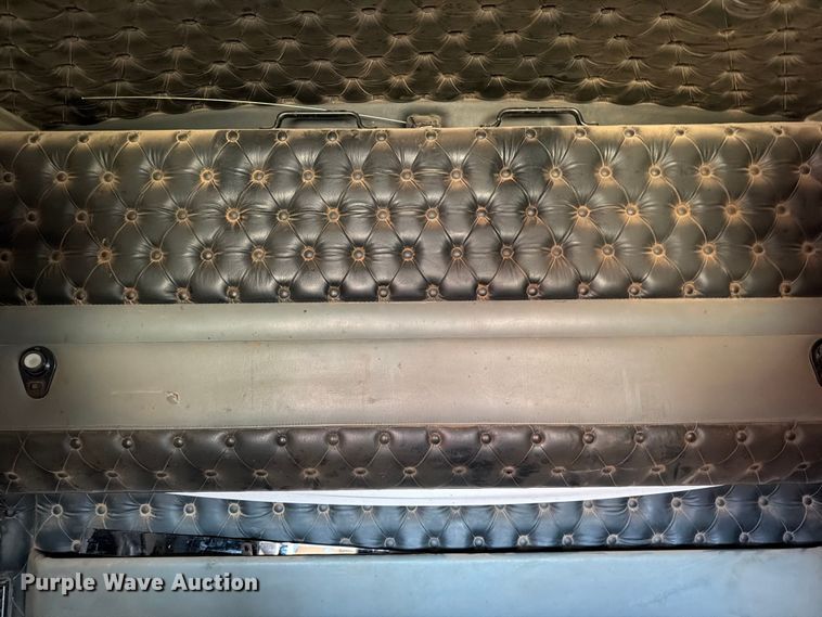 image for item ED5127 2000 Kenworth W900L semi truck