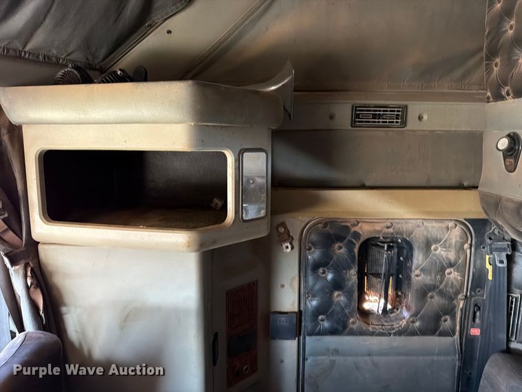 image for item ED5127 2000 Kenworth W900L semi truck