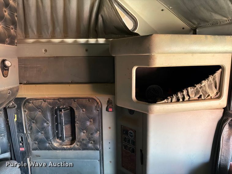 image for item ED5127 2000 Kenworth W900L semi truck