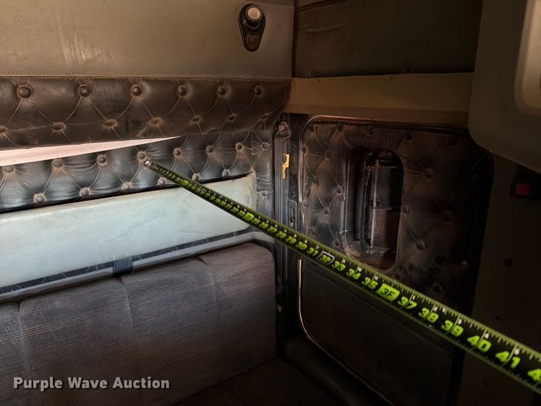 image for item ED5127 2000 Kenworth W900L semi truck