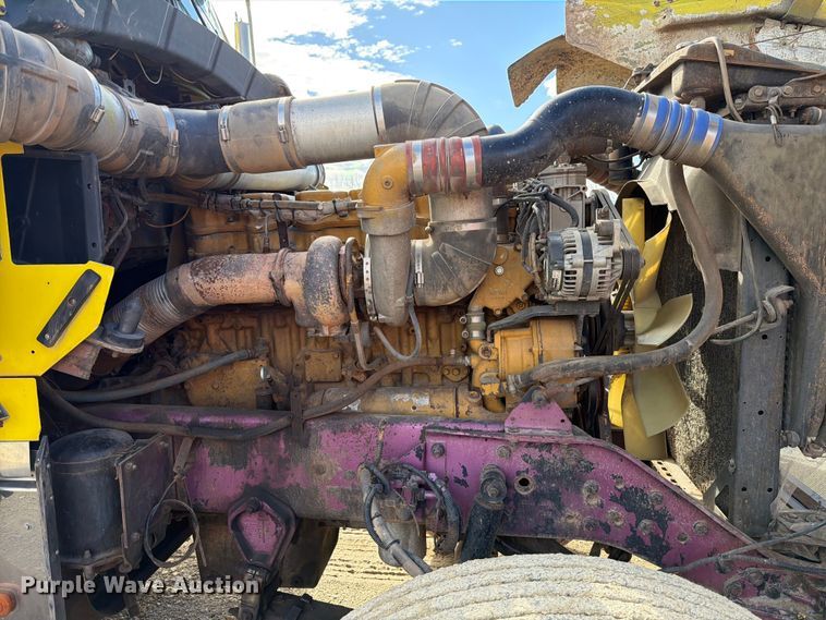 image for item ED5127 2000 Kenworth W900L semi truck