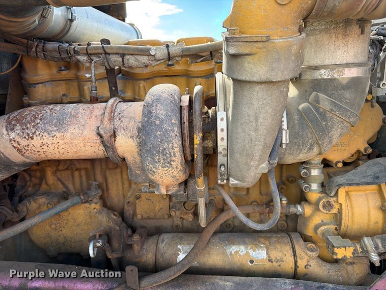 image for item ED5127 2000 Kenworth W900L semi truck