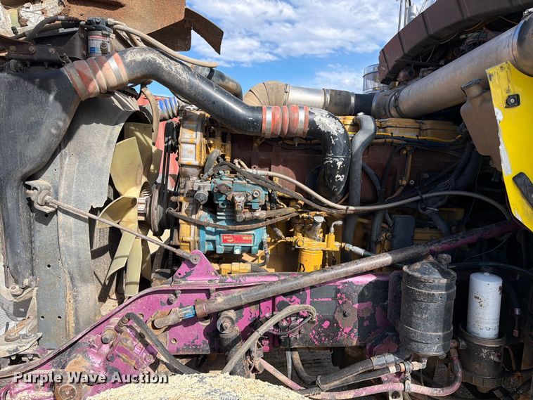 image for item ED5127 2000 Kenworth W900L semi truck