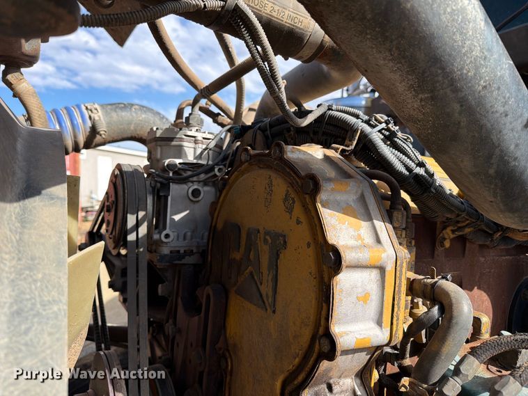 image for item ED5127 2000 Kenworth W900L semi truck