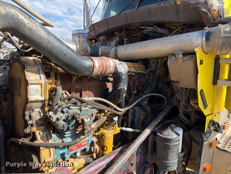 image for item ED5127 2000 Kenworth W900L semi truck