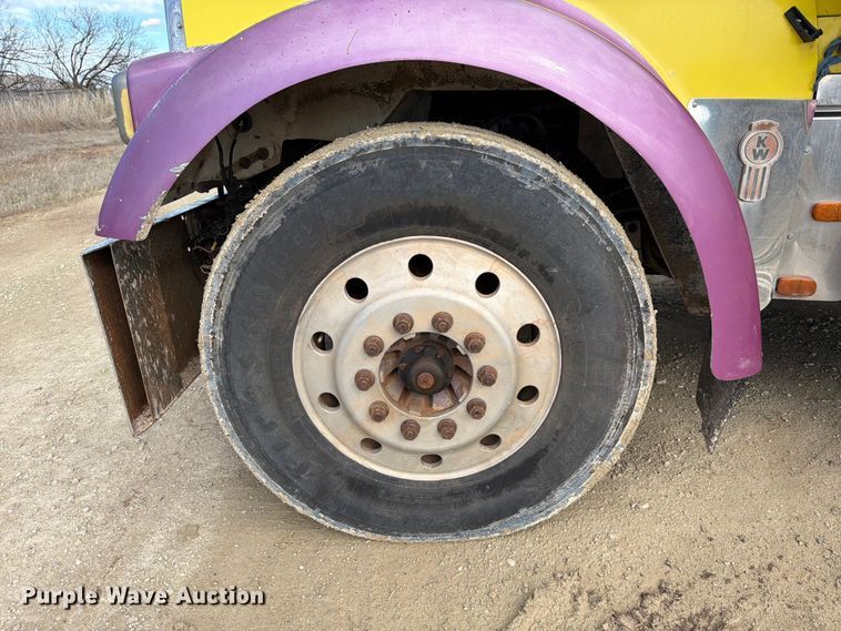 image for item ED5127 2000 Kenworth W900L semi truck