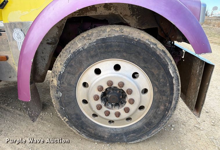 image for item ED5127 2000 Kenworth W900L semi truck