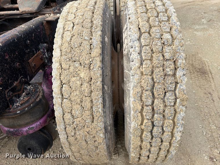 image for item ED5127 2000 Kenworth W900L semi truck