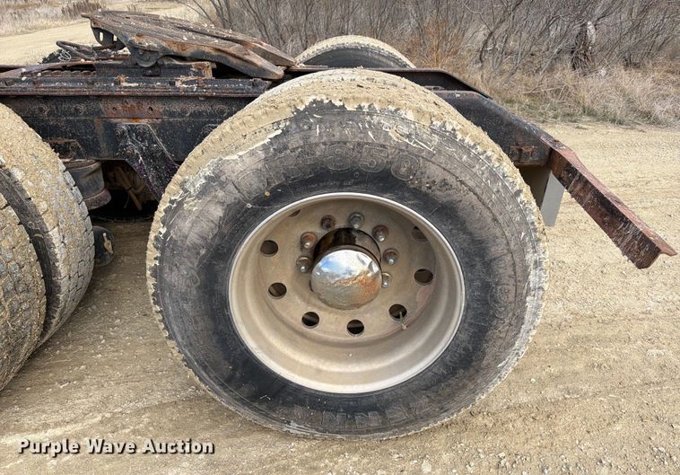 image for item ED5127 2000 Kenworth W900L semi truck