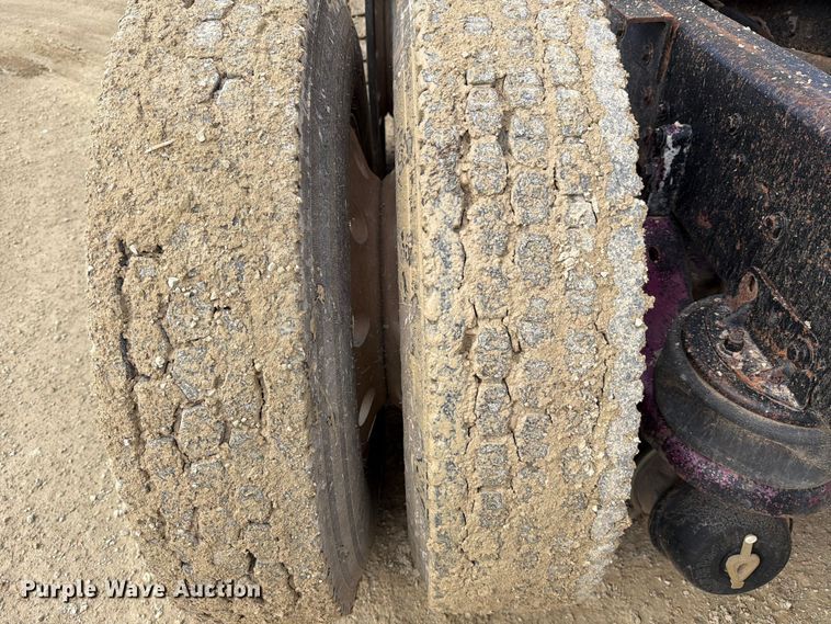 image for item ED5127 2000 Kenworth W900L semi truck