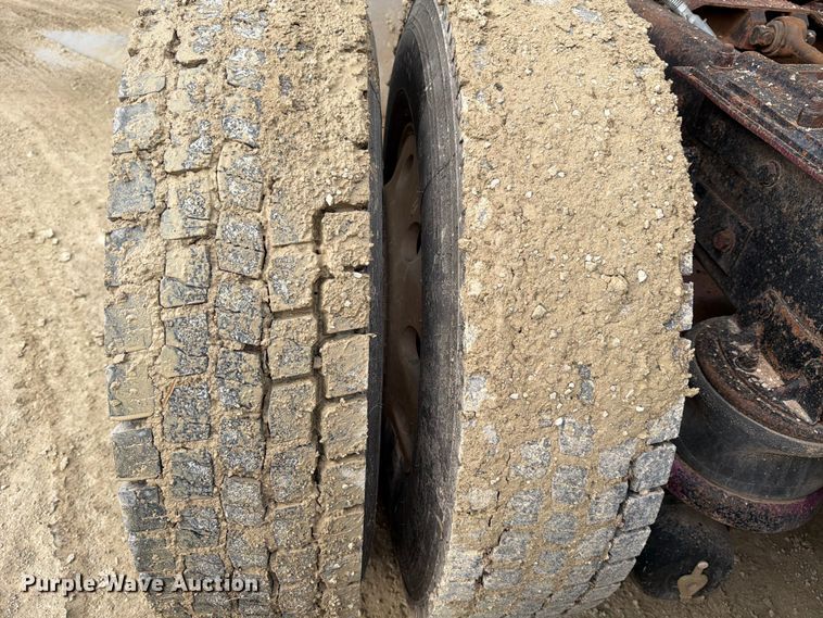 image for item ED5127 2000 Kenworth W900L semi truck