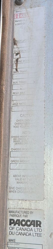 image for item ED5127 2000 Kenworth W900L semi truck