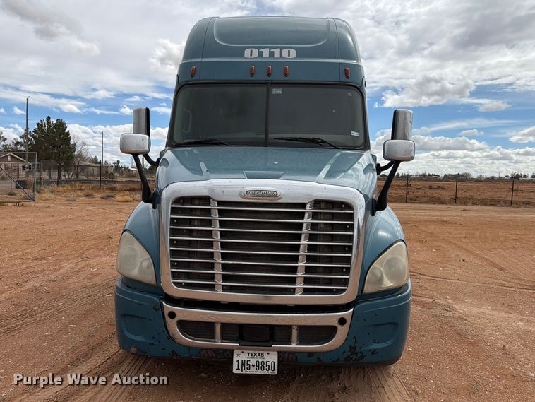image for item ED5158 2016 Freightliner Cascadia 125 semi truck