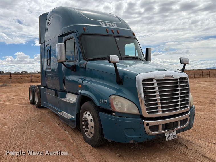 image for item ED5158 2016 Freightliner Cascadia 125 semi truck