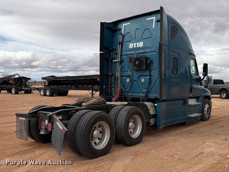 image for item ED5158 2016 Freightliner Cascadia 125 semi truck