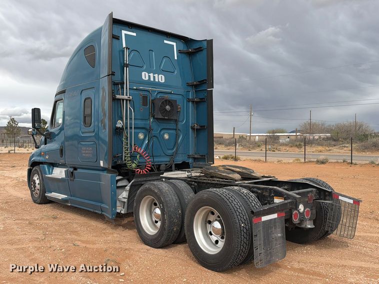 image for item ED5158 2016 Freightliner Cascadia 125 semi truck