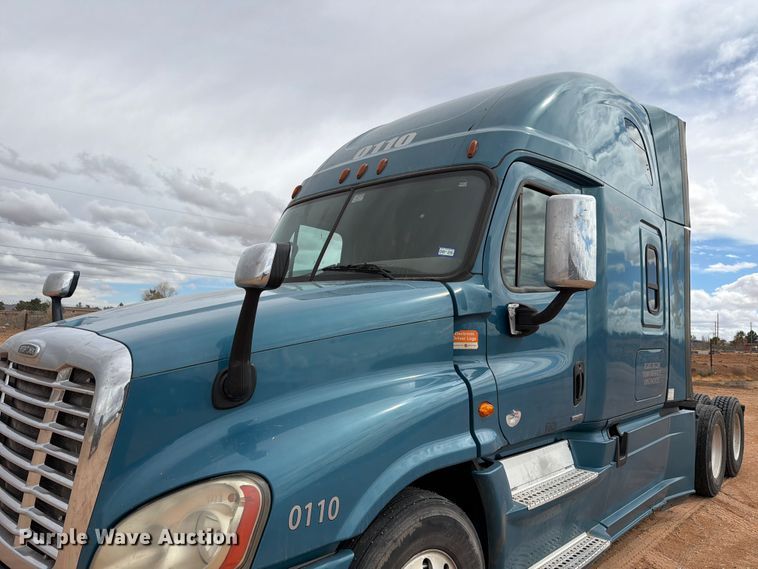 image for item ED5158 2016 Freightliner Cascadia 125 semi truck