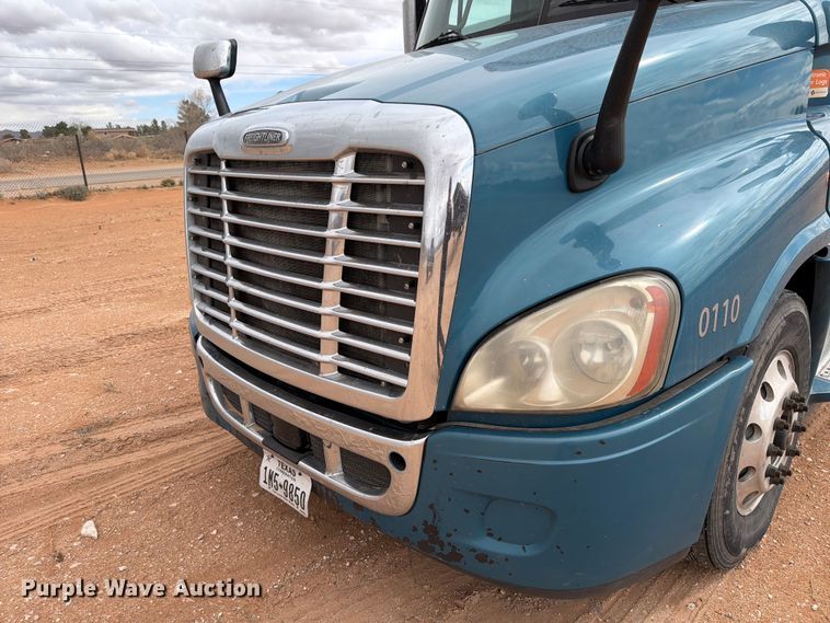 image for item ED5158 2016 Freightliner Cascadia 125 semi truck