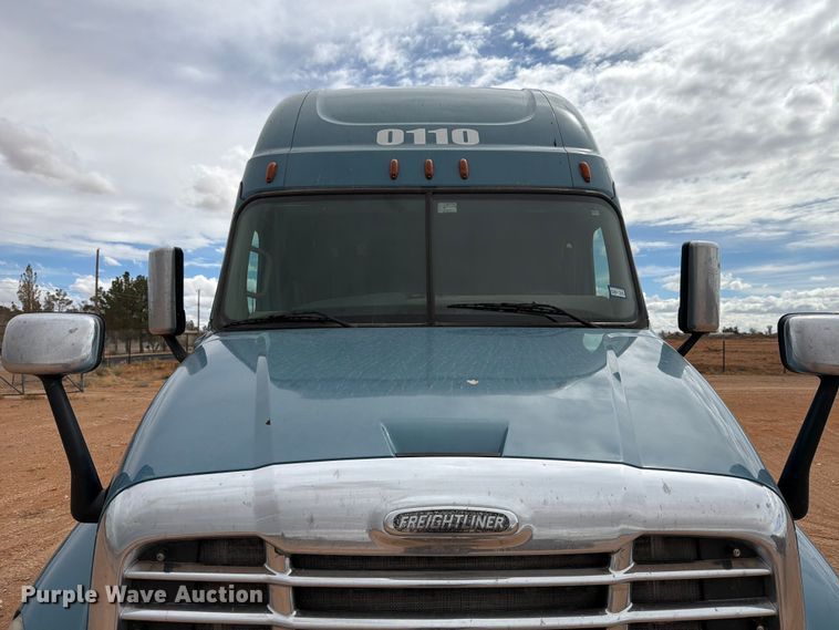 image for item ED5158 2016 Freightliner Cascadia 125 semi truck
