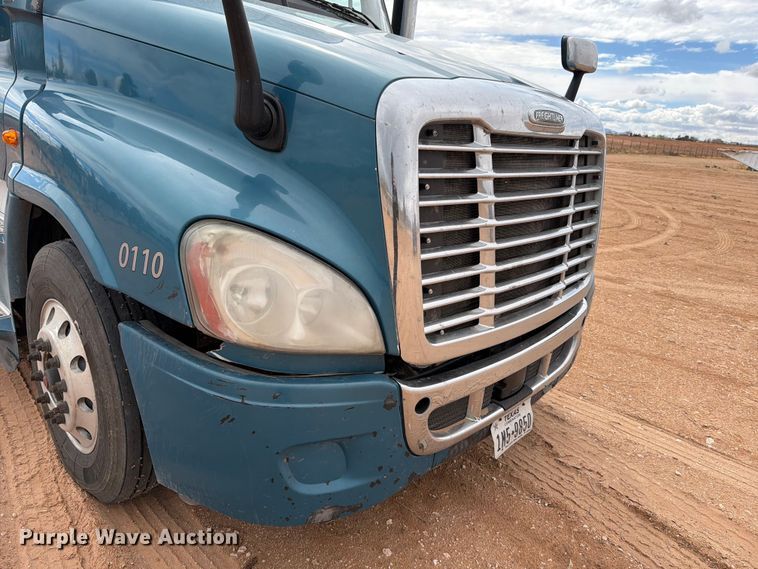 image for item ED5158 2016 Freightliner Cascadia 125 semi truck