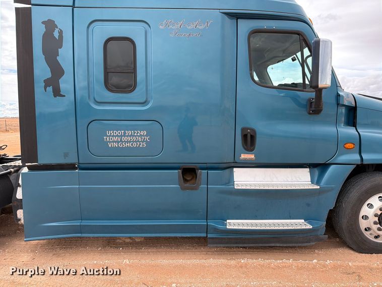 image for item ED5158 2016 Freightliner Cascadia 125 semi truck