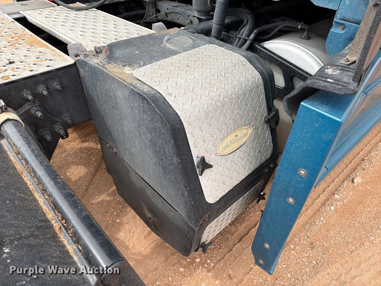 image for item ED5158 2016 Freightliner Cascadia 125 semi truck