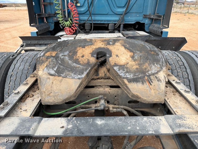 image for item ED5158 2016 Freightliner Cascadia 125 semi truck