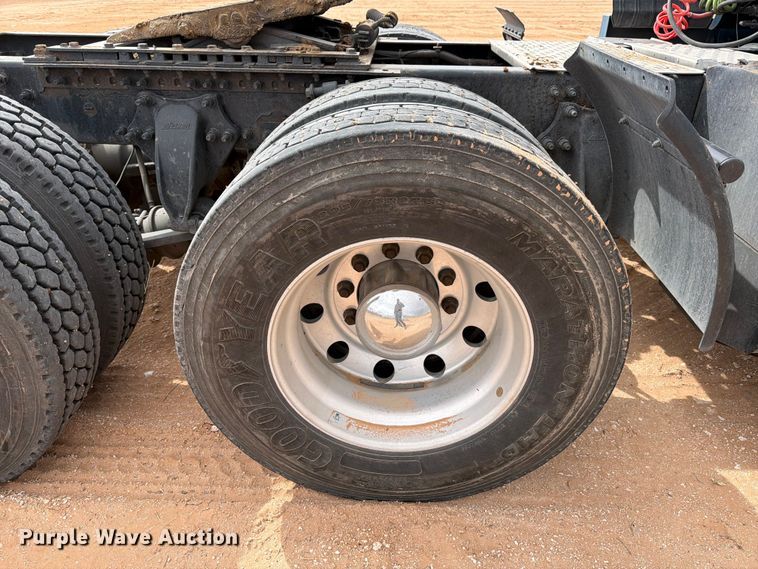 image for item ED5158 2016 Freightliner Cascadia 125 semi truck