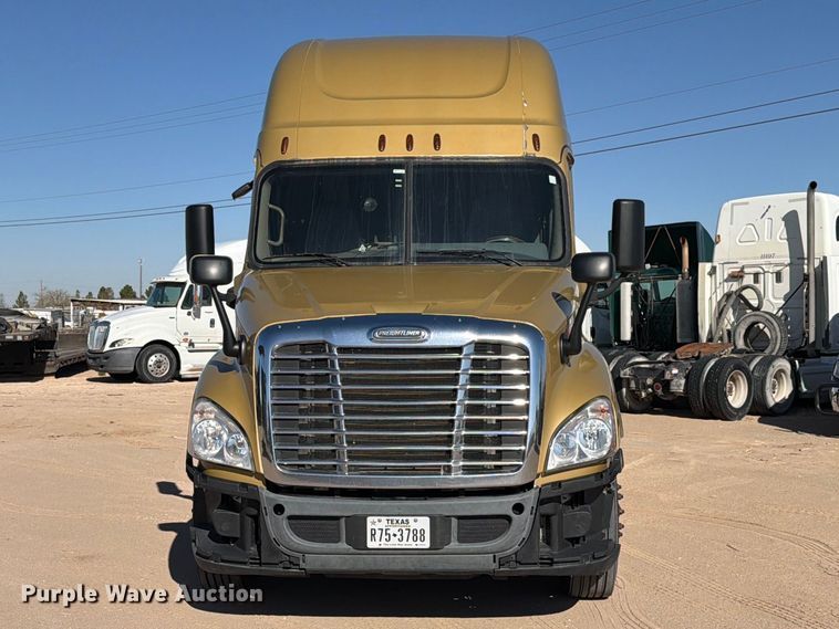 image for item ED5162 2016 Freightliner Cascadia 125 semi truck