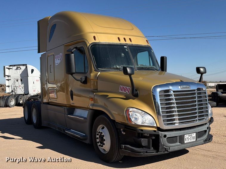 image for item ED5162 2016 Freightliner Cascadia 125 semi truck