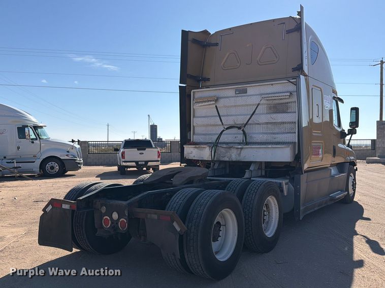 image for item ED5162 2016 Freightliner Cascadia 125 semi truck