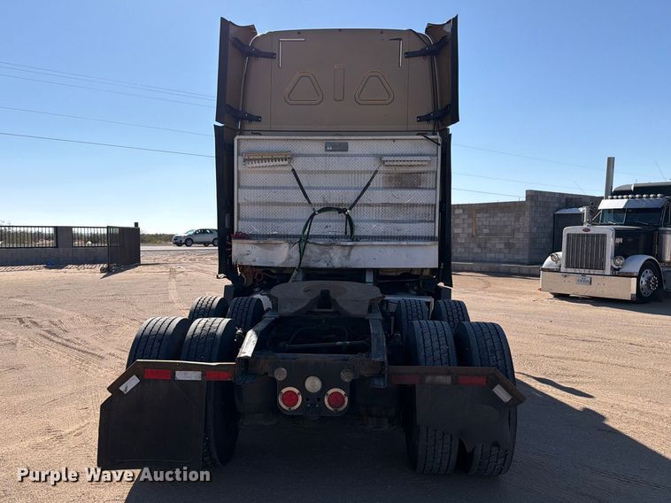 image for item ED5162 2016 Freightliner Cascadia 125 semi truck