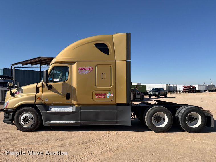 image for item ED5162 2016 Freightliner Cascadia 125 semi truck