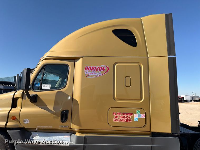 image for item ED5162 2016 Freightliner Cascadia 125 semi truck