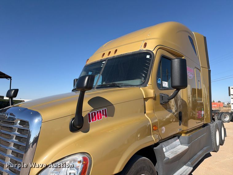 image for item ED5162 2016 Freightliner Cascadia 125 semi truck