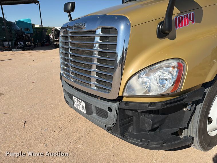 image for item ED5162 2016 Freightliner Cascadia 125 semi truck