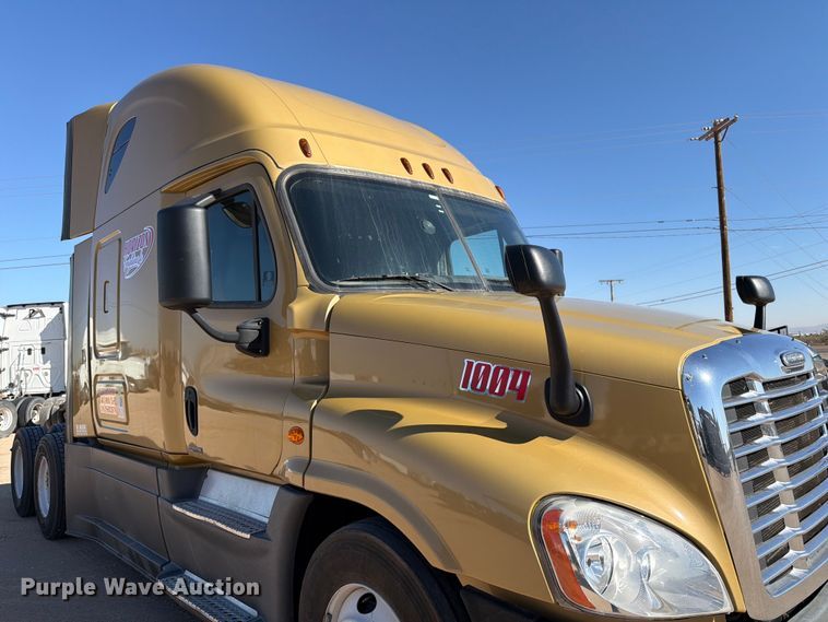 image for item ED5162 2016 Freightliner Cascadia 125 semi truck