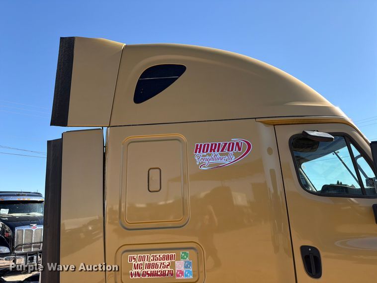 image for item ED5162 2016 Freightliner Cascadia 125 semi truck