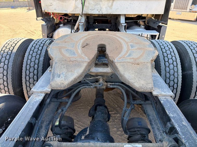 image for item ED5162 2016 Freightliner Cascadia 125 semi truck