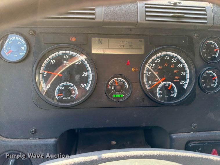 image for item ED5162 2016 Freightliner Cascadia 125 semi truck