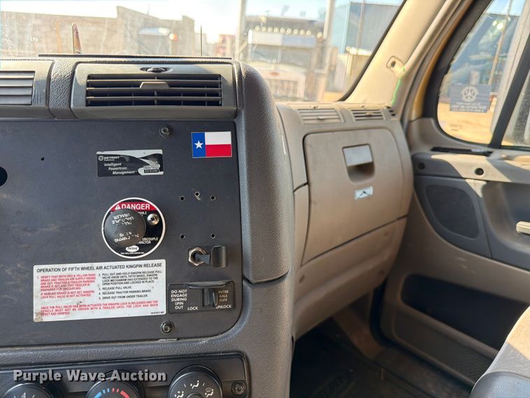 image for item ED5162 2016 Freightliner Cascadia 125 semi truck