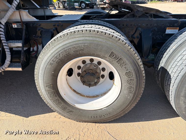 image for item ED5162 2016 Freightliner Cascadia 125 semi truck