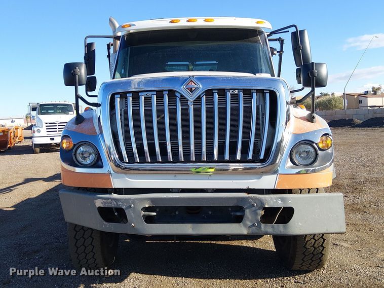 image for item EE5180 2013 International 7600 roll-off container truck